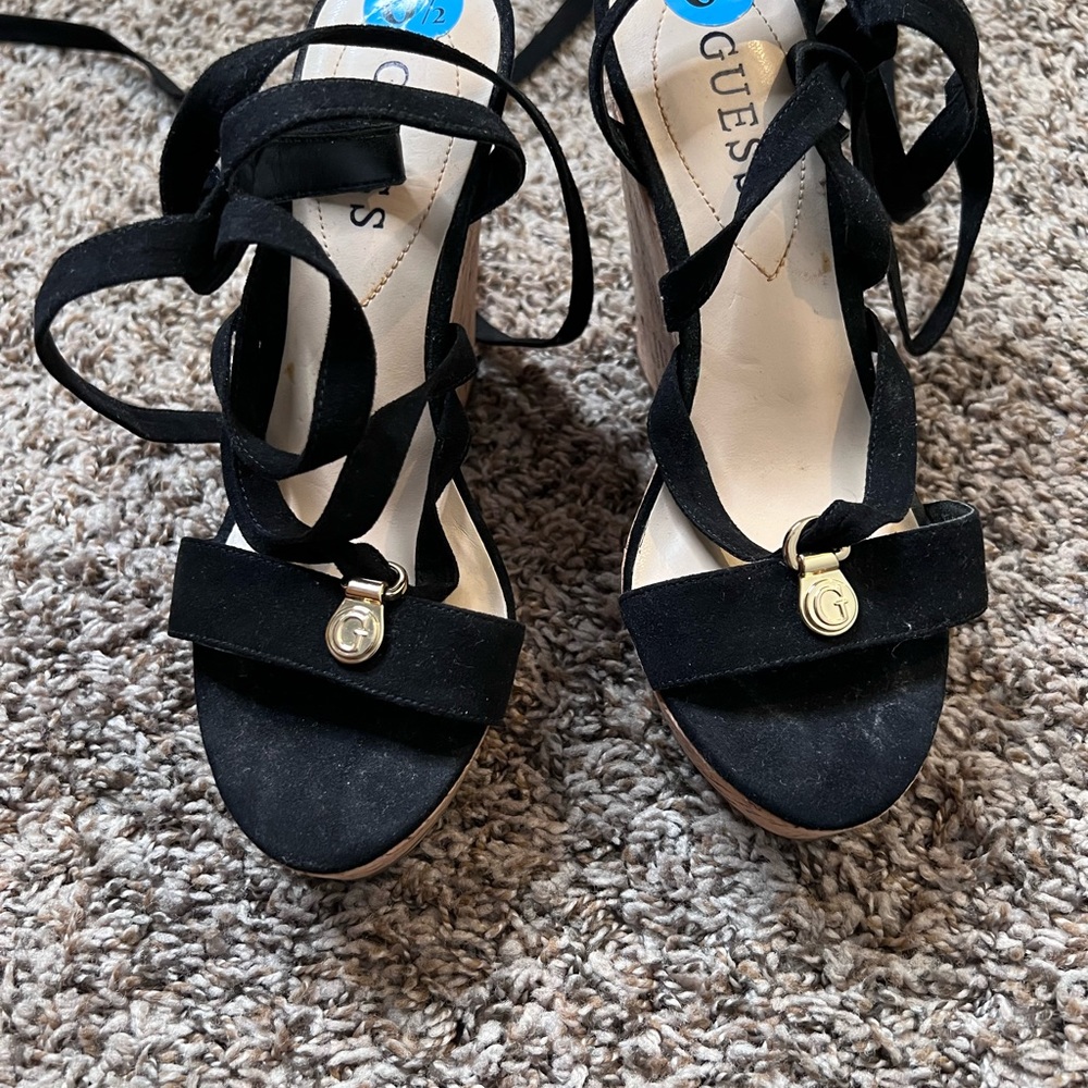 Beautiful shoes size 6.5 good for summer excellent conditions